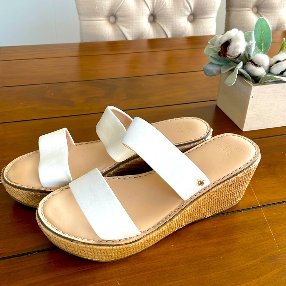 Crown & Ivy White Wedges